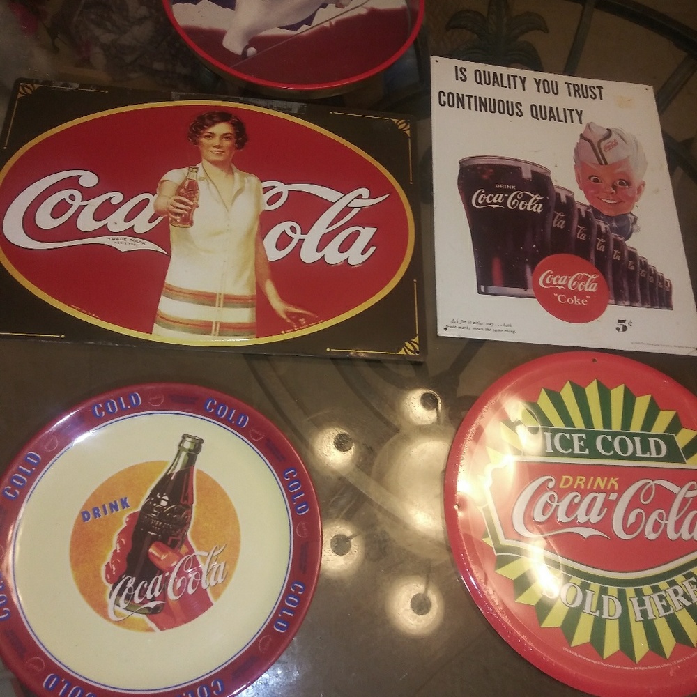 Coca-cola bundke2 3 signs 2 platters